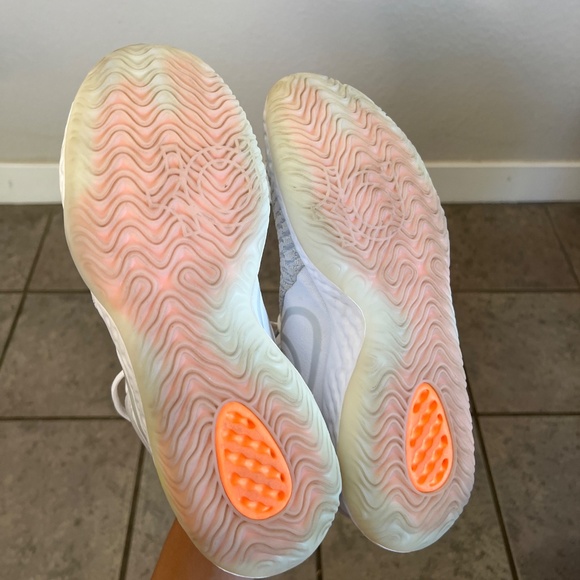 Athletic_Shoes